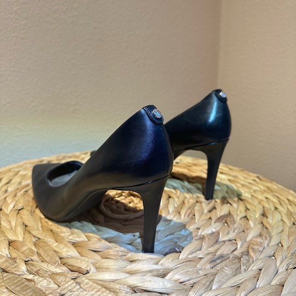 MICHAEL KORS Pumps size 8.5 - Picture 2 of 9